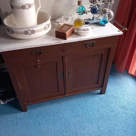 Persoonskamer, Eventueel Twee Met Stapelbed, Gezamenlijk Gebruik Badkamer En Toilet